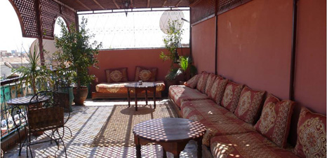 Terasse über den Dächern von der Altstadt von Marrakesch